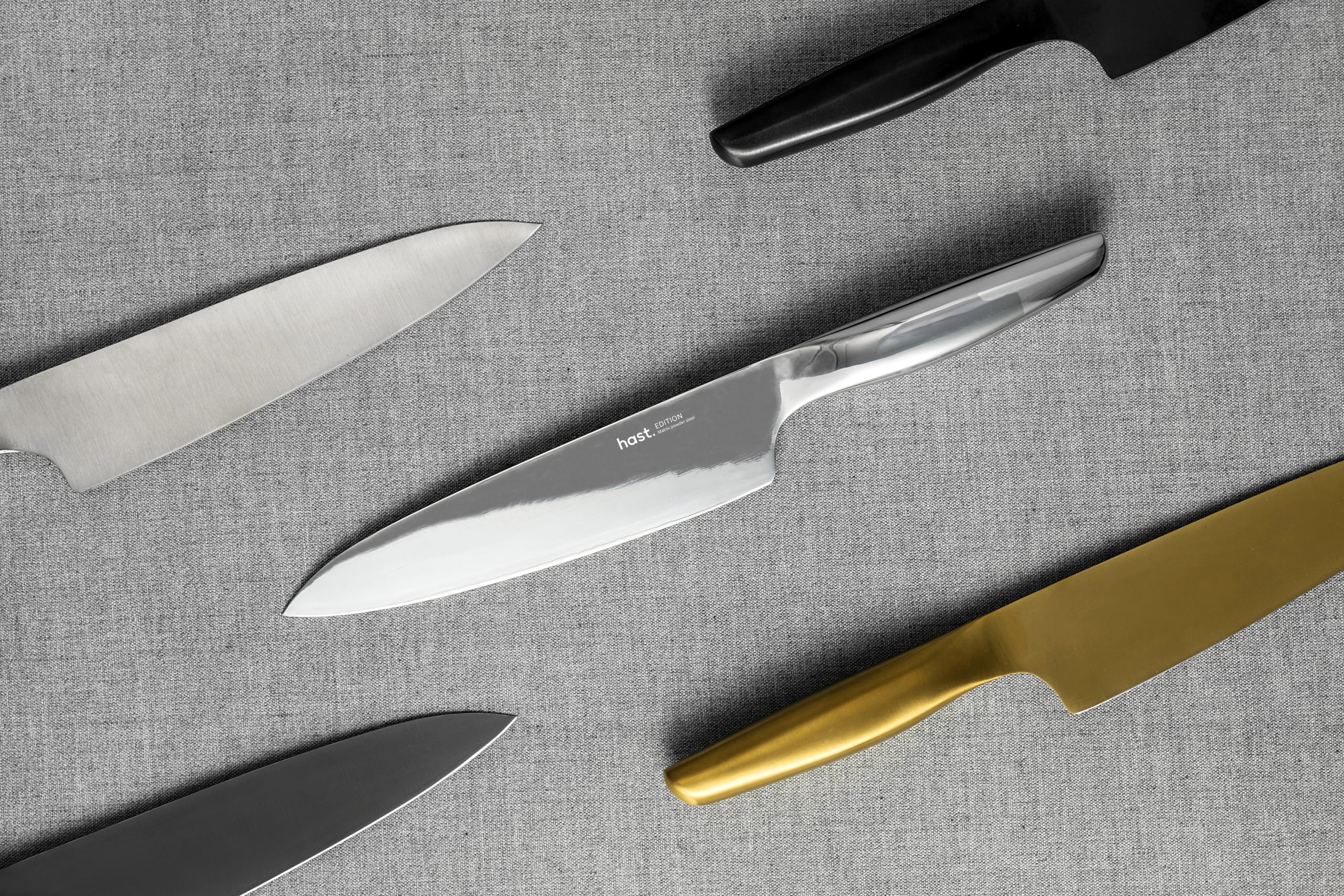 Hast knives on counter