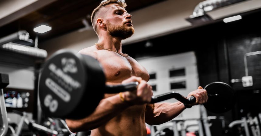 Bodybuilder lifting weights
