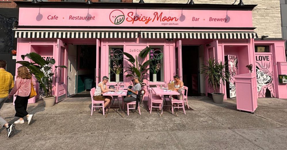 Front of Spicy Moon Restaurant