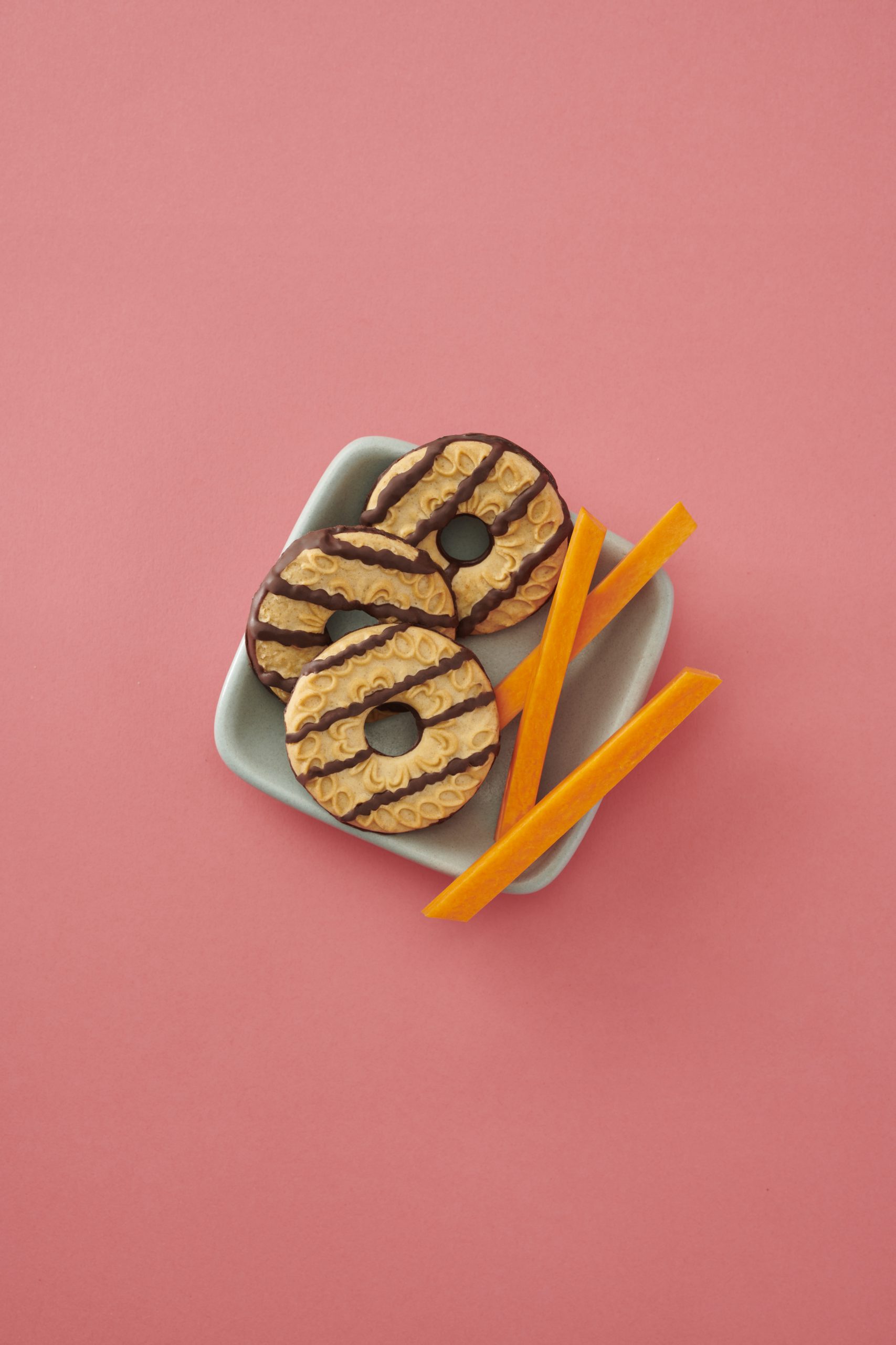 Back to Nature cookies with carrot sticks