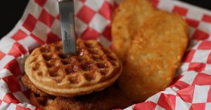 Ro's Diner chicken n' waffles