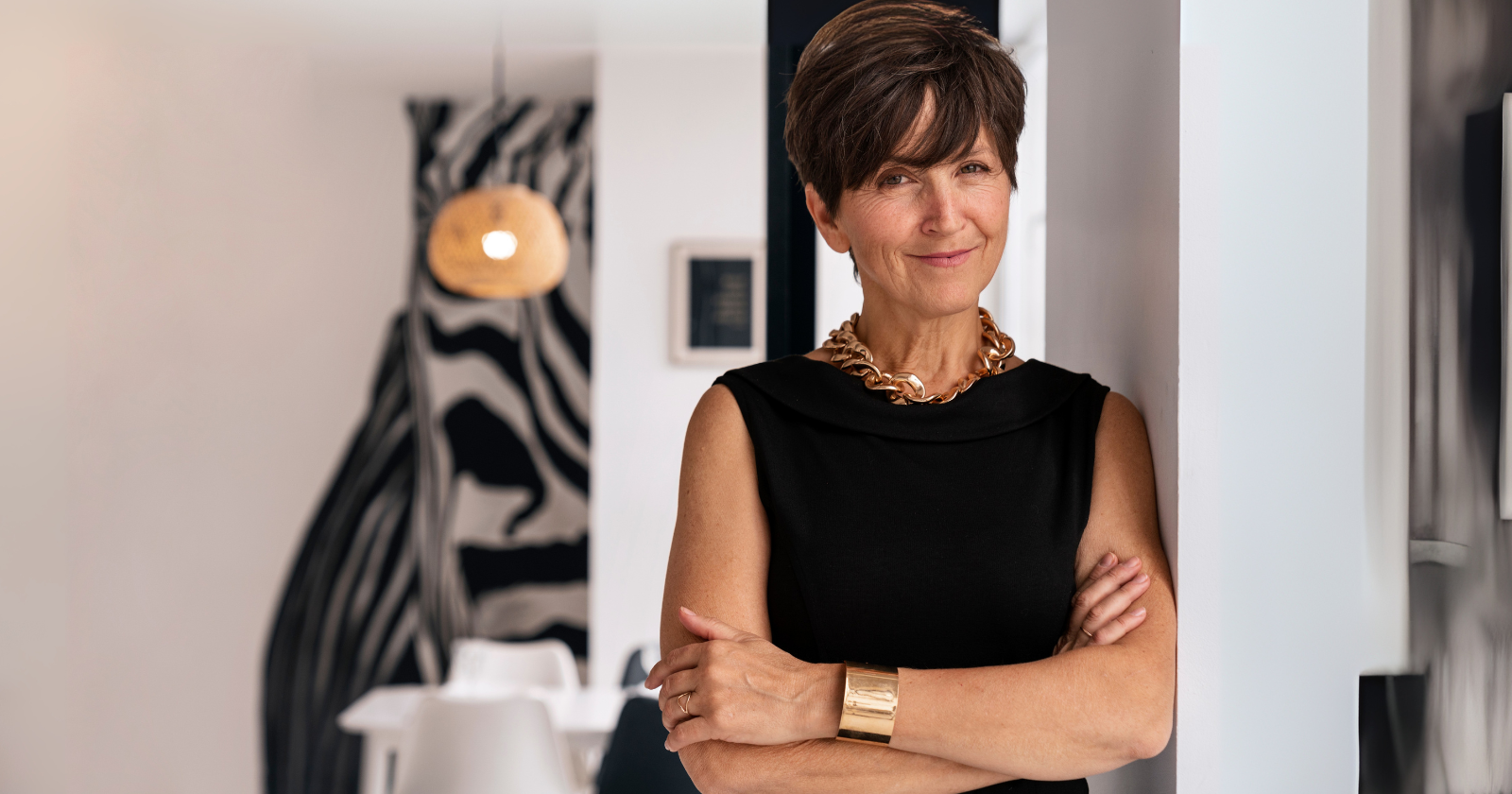 The 15 clothing items rich women never wear after 40 that poor women still do