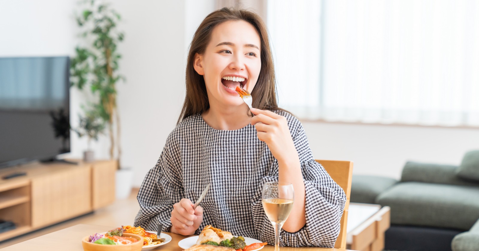 The people who sit down to eat instead of standing at the counter aren't being formal