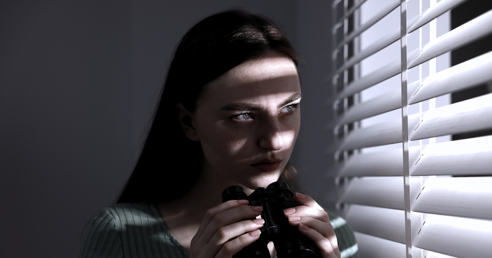 8 signs someone has a dark personality they're hiding from the world