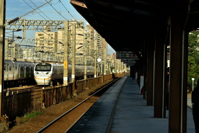 A $2.4 billion bet on electric trains cut Bay Area commute times by 23 minutes and black carbon by 89%