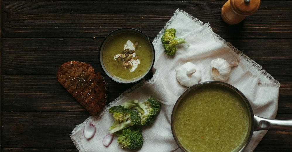 The 15-Minute White Bean and Roasted Garlic Soup You'll Make on Repeat