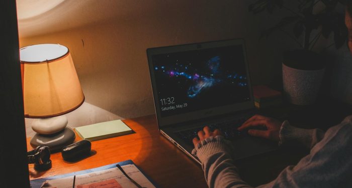 5 subtle signs your sleep habits are being shaped by anxiety you've renamed as productivity