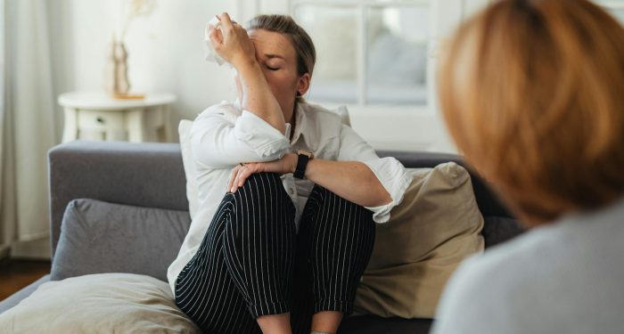 6 quiet behaviors that reveal someone has done real therapy, not just read about it on the internet