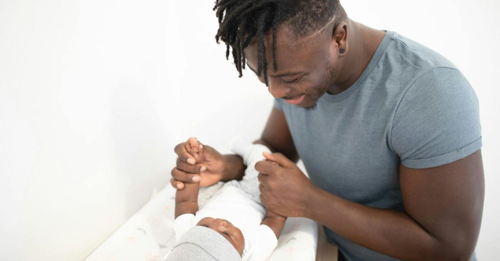 6 small signs you were raised by parents who loved you but didn't know how to be emotionally available, and how that shows up in the way you apologize now