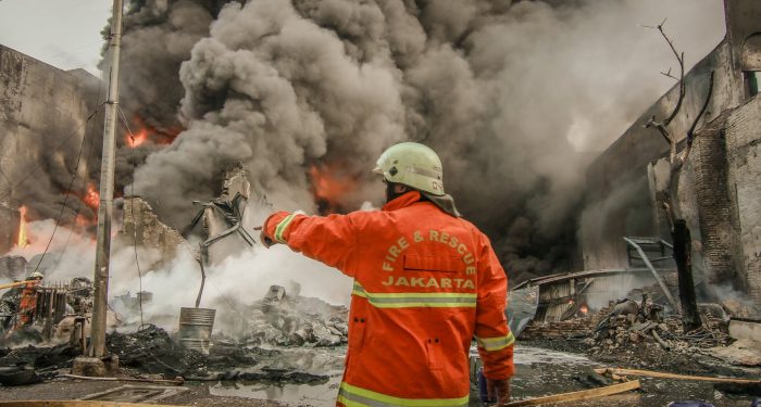 7 habits of people who stay genuinely calm under pressure, and none of them involve breathing exercises or morning routines