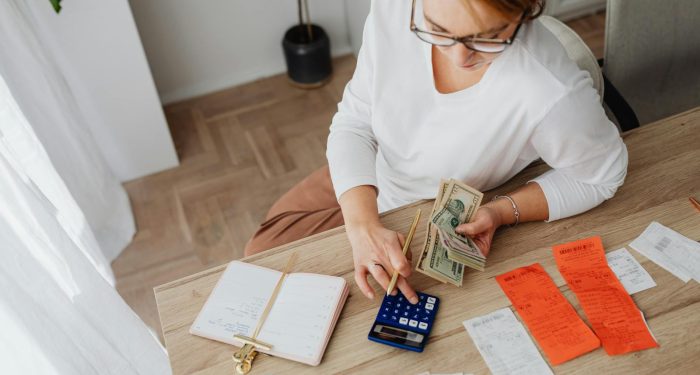 7 quiet habits people from lower middle class backgrounds keep into adulthood, even after they no longer need to