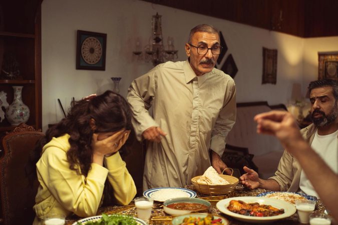 9 small ways people with high emotional intelligence handle group dinners differently