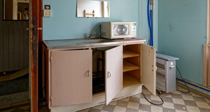 Children who grew up in lower middle class families often develop an unusual skill: they can tell within five minutes of walking into someone's home whether the comfort is real or borrowed