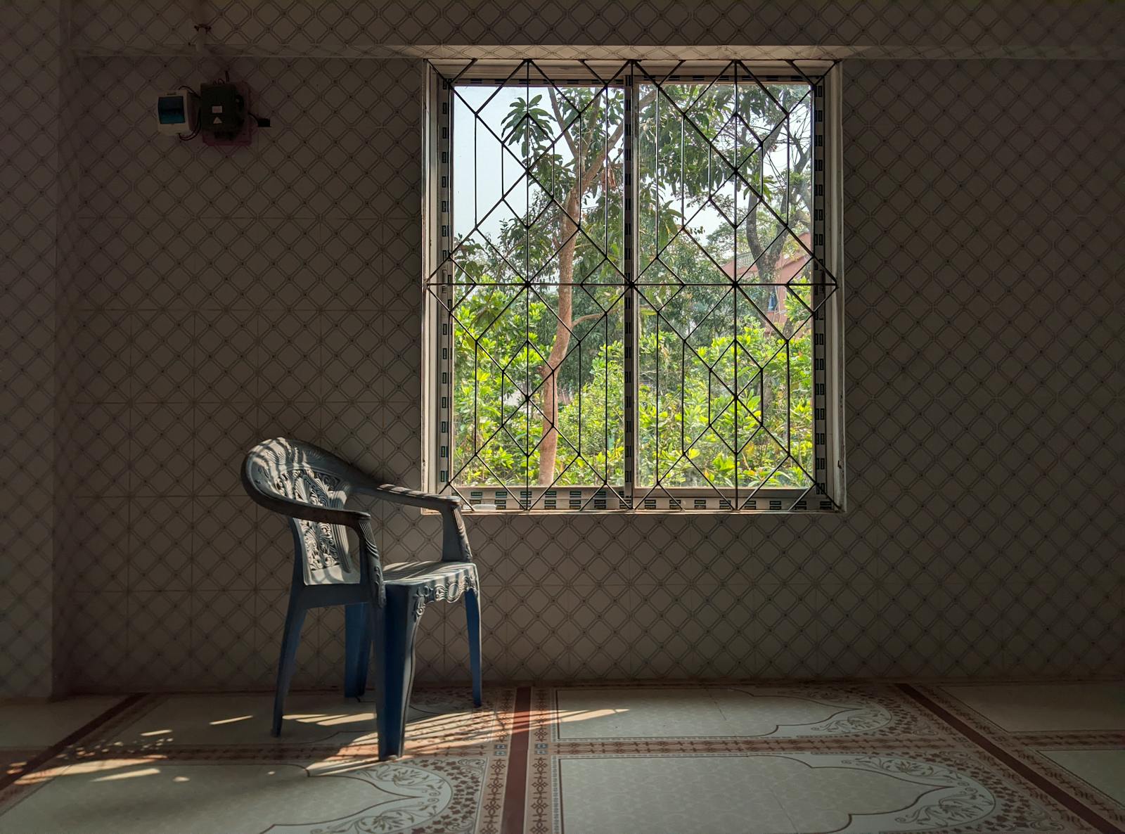 empty chair sunlight room