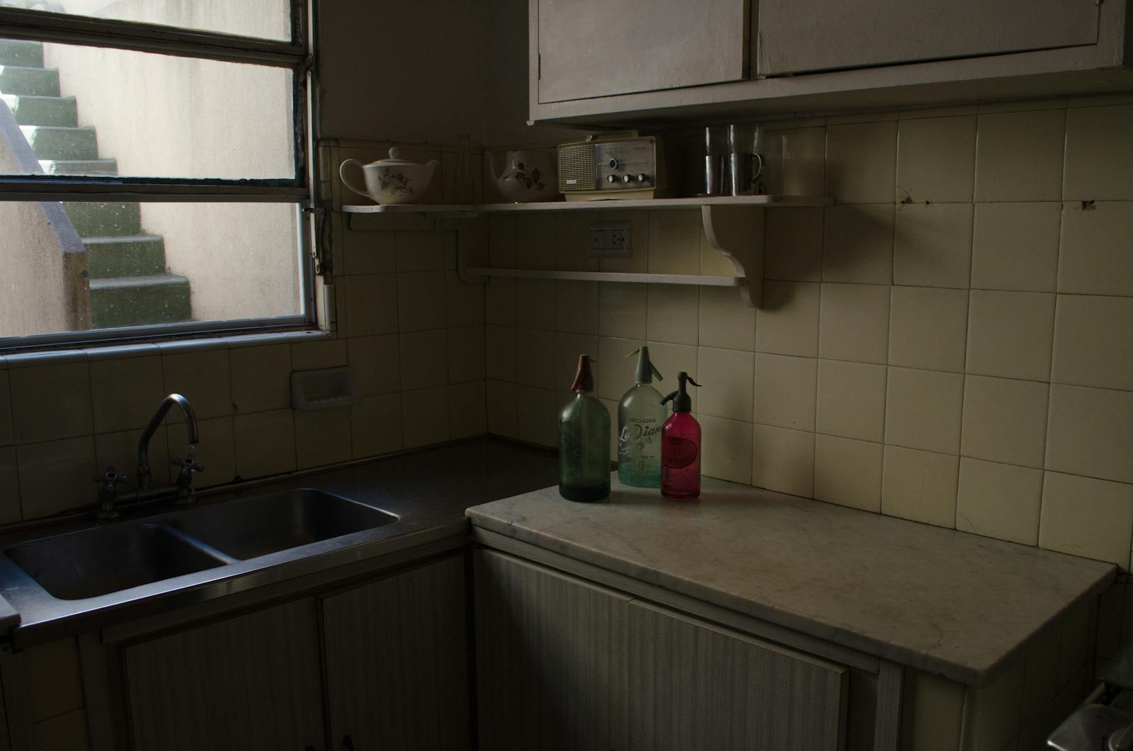 empty suburban kitchen 1978