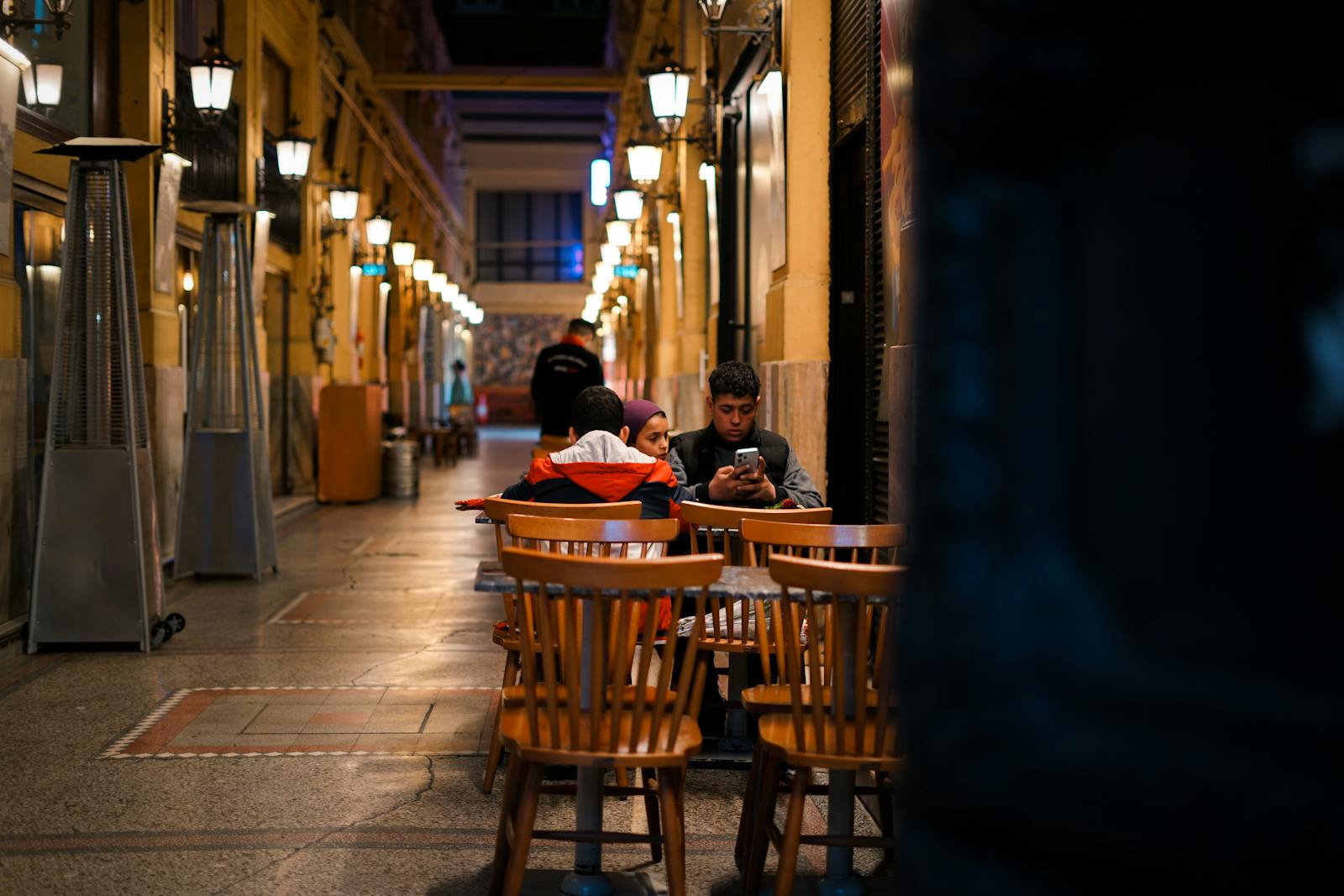 friends coffee quiet distance