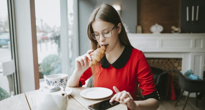 Why people who eat their meals slowly tend to make better decisions in the rest of their lives. It has nothing to do with digestion and everything to do with tolerance for pauses.