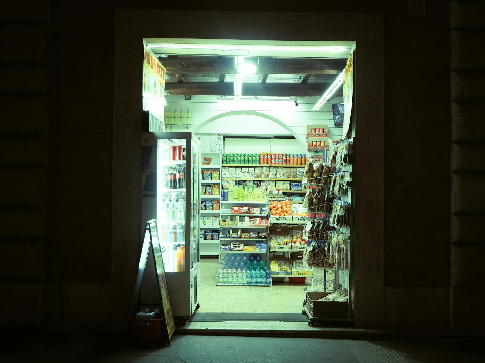 corner bodega morning