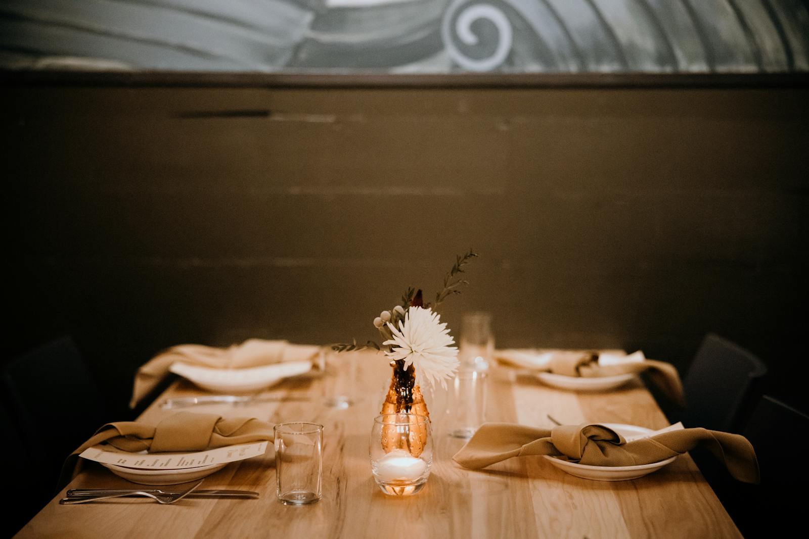 empty dinner table