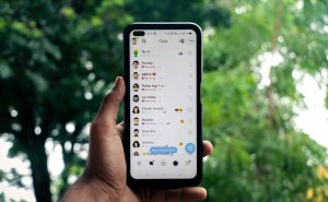 Psychology says people who quietly maintain a friendship through nothing but birthday texts aren't lazy friends, they understood early that some bonds are kept alive by frequency of intent, not depth of contact