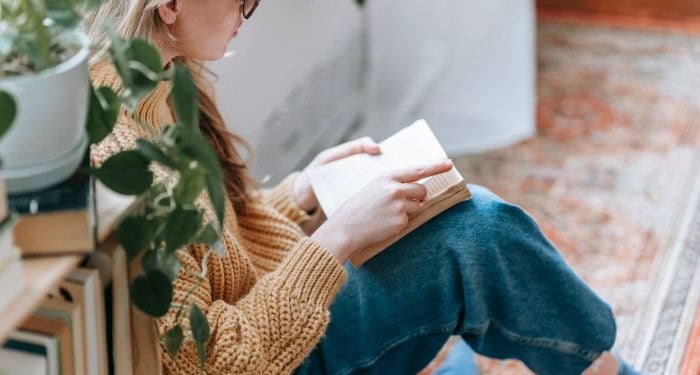 10 quiet habits of adults who finally stopped trying to be interesting and discovered they were already enough