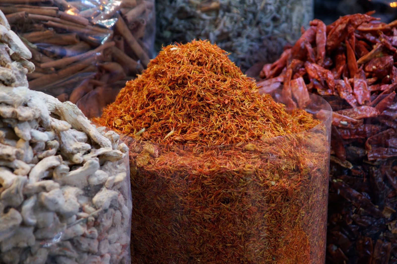 saffron threads drying