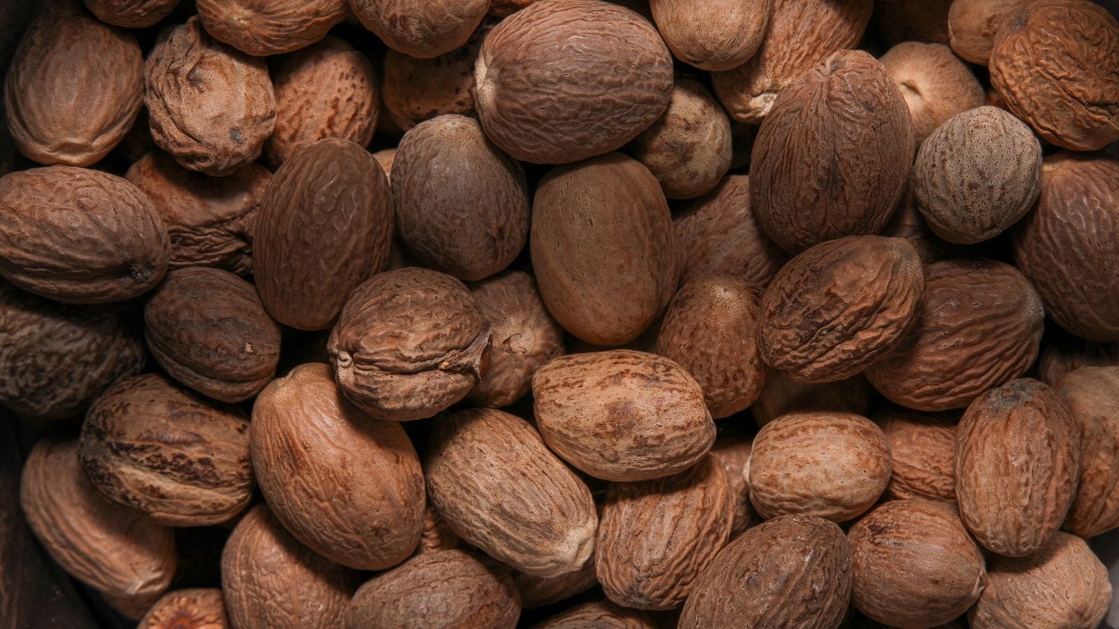 whole nutmeg seeds grater